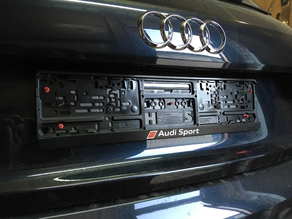 Особенности откидных рамок для номера Audi